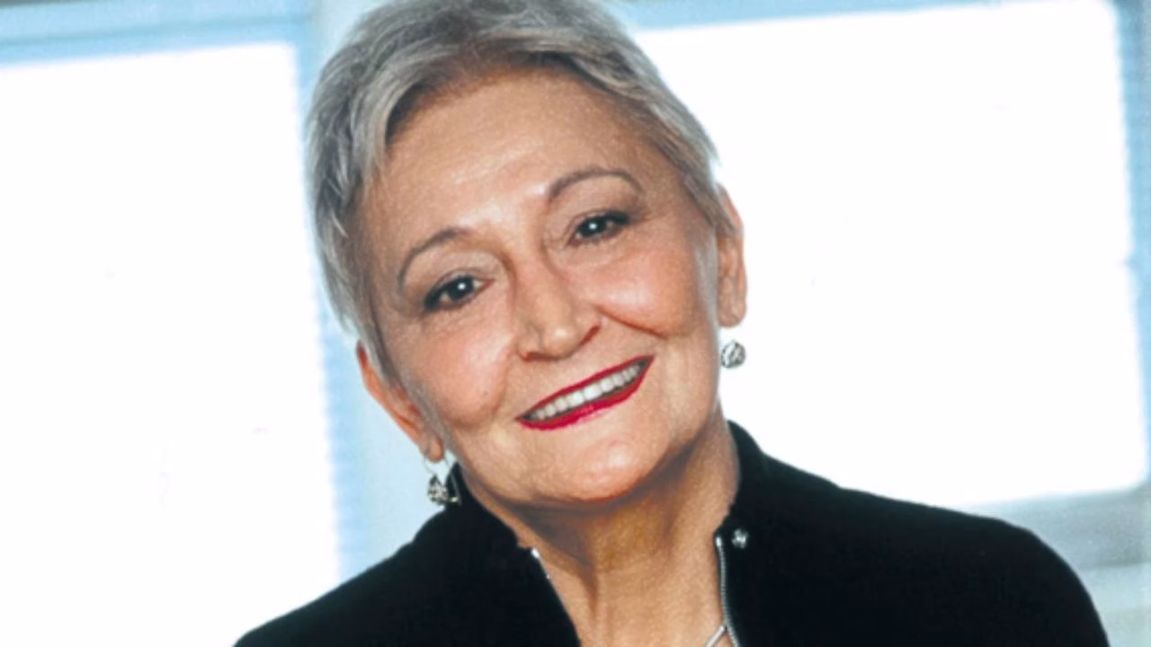 Türk edebiyatının önemli yazarlarından Pınar Kür, 82 yaşında hayatını kaybetti.