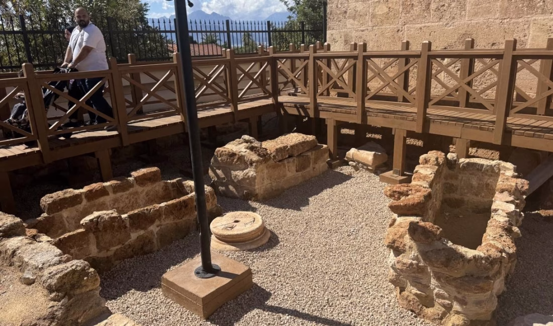 Antalya’nın simgelerinden Yivli Minare çevresinde yürütülen çevre düzenlemesi sırasında ortaya