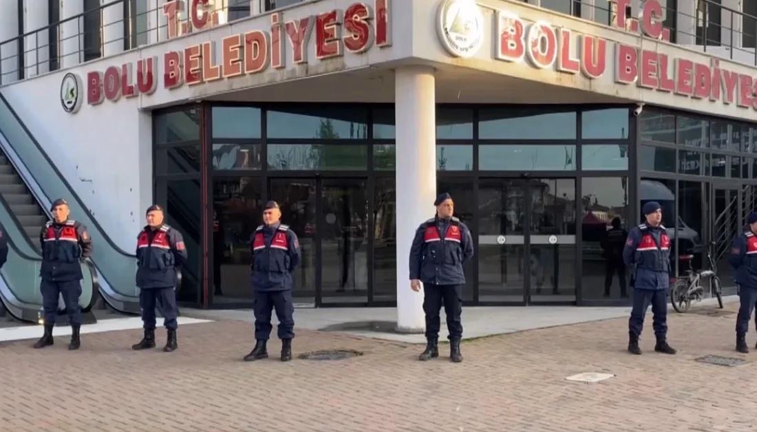 BOLU-BHA Sabah saatlerinde düzenlenen operasyonda Belediye Başkan Yardımcısı ve bir