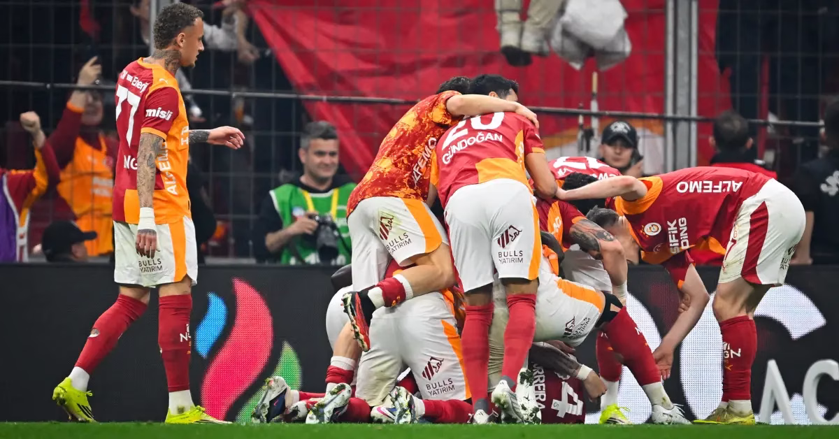 İSTANBUL-BHA RAMS Park’ta oynanan derbinin ilk yarısı orta saha mücadelesi