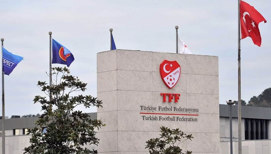Derbi sonrası PFDK’dan cezalar: Beşiktaş’a milyonluk fatura İSTANBUL-BHA Kurul, özellikle Beşiktaş ile Galatasaray arasında oynanan derbinin ardından