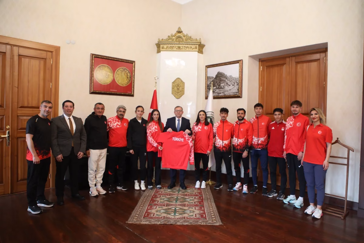 Gerçekleşen ziyarette, milli sporcuların şampiyona öncesi hazırlık süreci, kamp programı