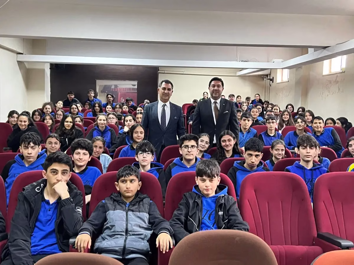 KARS – BHA  Yoğun ilgi gören programda Başkan Bozan, öğrencilerle