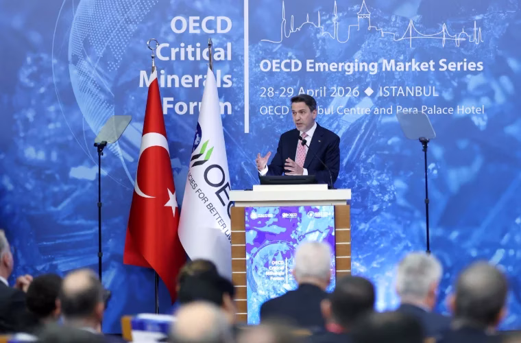 Bakan Bayraktar, İstanbul’da düzenlenen OECD Kritik Mineraller Forumu’nda bir konuşma