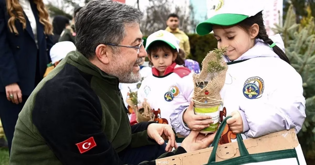 ANKARA-BHA  Bakan Yumaklı, Orman Genel Müdürlüğünün bahçesinde gerçekleştirilen etkinliğe