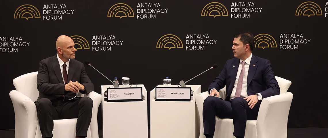 Yani Türkiye burada kimseyi unutmayan hem gelişmiş ülkelerin beklentilerini karşılayan
