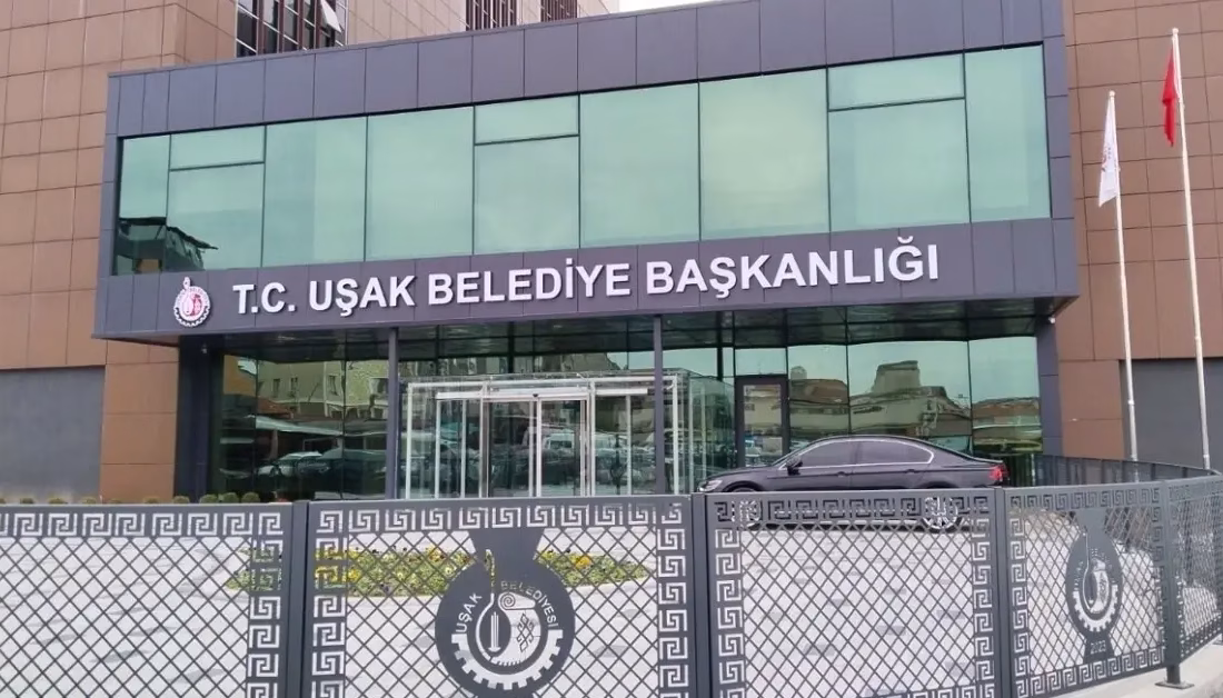 Uşak Belediyesi soruşturmasında yeni operasyon: 25 gözaltı UŞAK-BHA Operasyonda aralarında belediye çalışanları ve iş insanlarının da bulunduğu