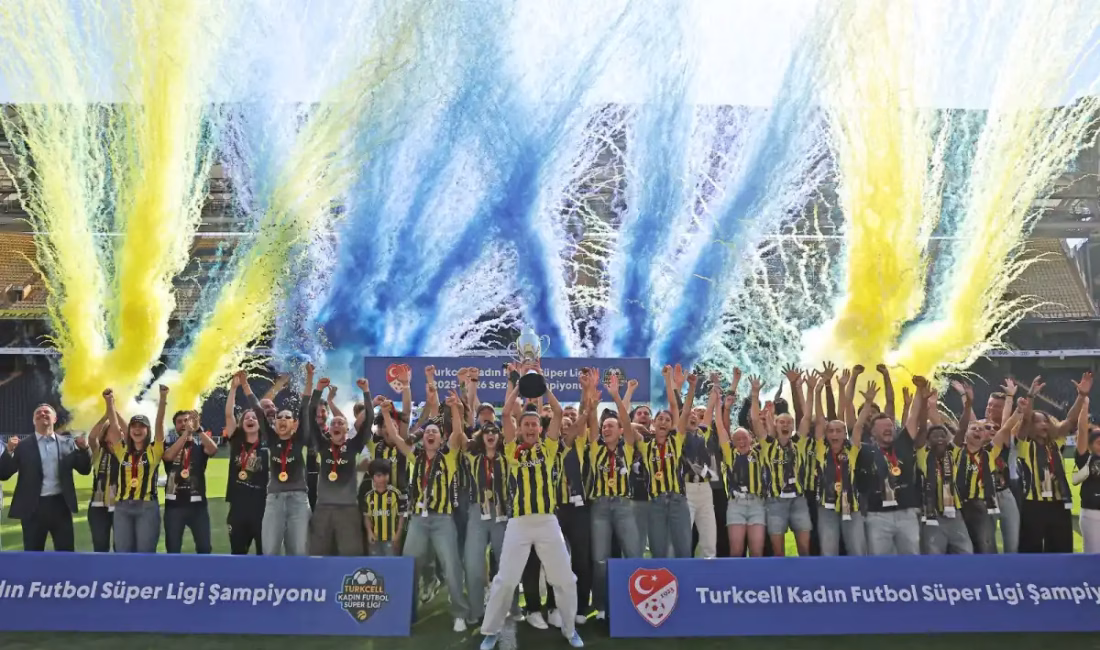 Fenerbahçe Şampiyonluk Kupasını Aldı Chobani Stadyumu Fenerbahçe Şükrü Saracoğlu Spor Kompleksi’nde gerçekleştirilen törende Fenerbahçe