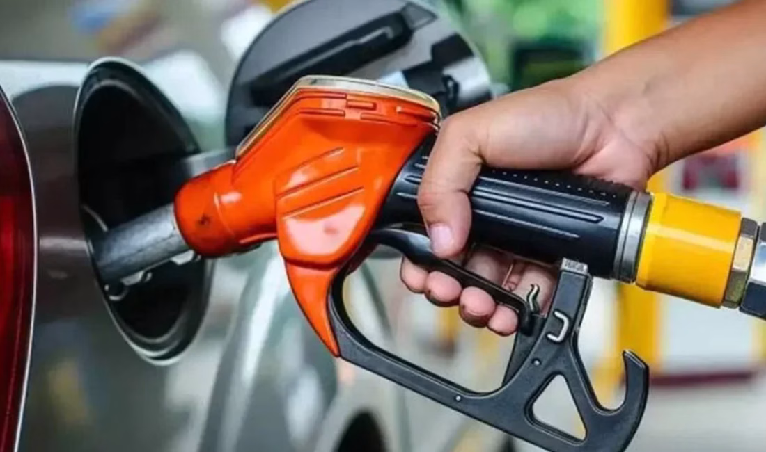 Akaryakıt fiyatlarındaki hareketlilik sürerken, motorin grubunda bu kez indirim uygulandı.