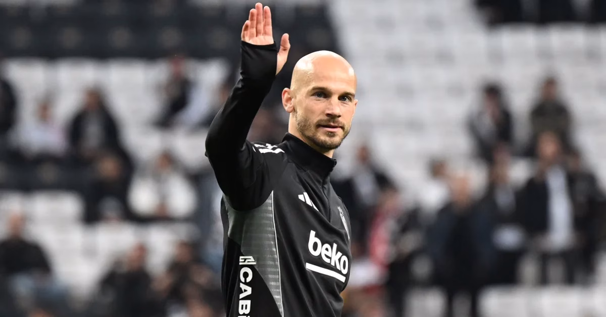 İSTANBUL-BHA Siyah-beyazlı futbolcu, sosyal medya hesabından yaptığı paylaşımda hem ailesiyle