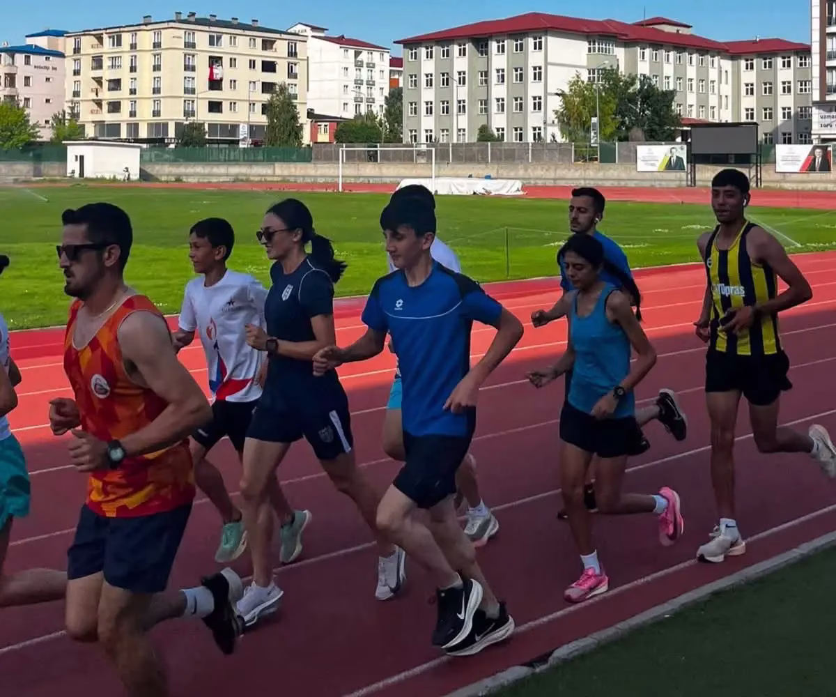 KARS – BHA  Alanında uzman antrenörler eşliğinde çalışmalarını sürdüren genç