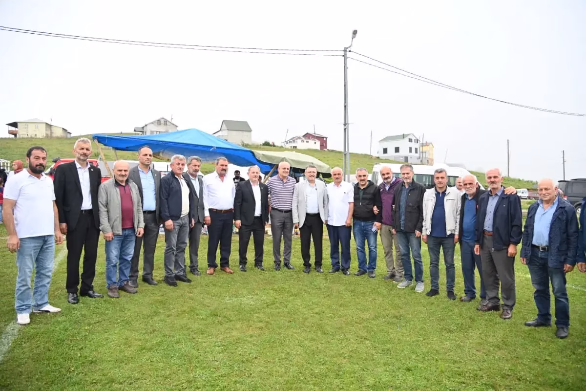 Karadağ Yaylası’nda düzenlenen etkinlikte vatandaşlarla bir araya gelen Trabzon Büyükşehir