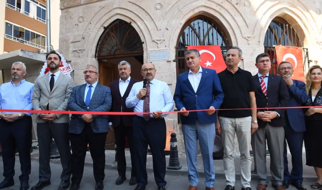 Balıkesir’in tarihî yapılarından Karesi Bey Türbesi, Vakıflar Bölge Müdürlüğü tarafından