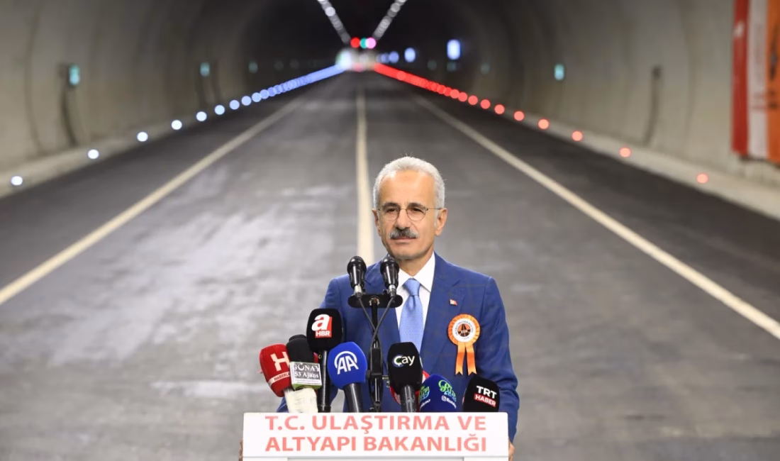 Çamlıhemşin Tüneli yıllık 772 milyon lira tasarruf sağlayacak ANKARA – BHA Ulaştırma ve Altyapı Bakanı Abdulkadir Uraloğlu, Çamlıhemşin