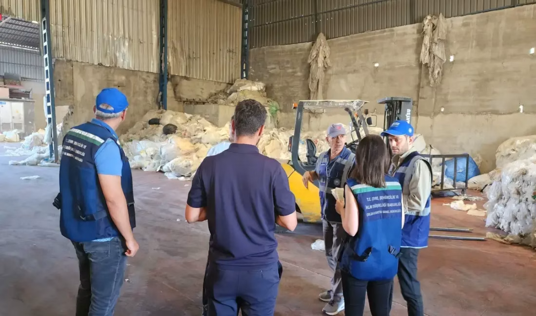 Mikroplastik kirliliğine sıkı denetim: 118 milyon liralık ceza ANKARA – BHA Çevre, Şehircilik ve İklim Değişikliği Bakanlığı, Akdeniz’deki