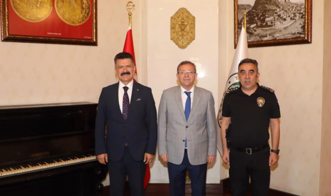 Vali Ziya Polat, İl Emniyet Müdürü Tombul ve Polis Başmüfettişi Esertürk’ü Kabul Etti Gerçekleştirilen ziyarette, Kars’ın genel güvenlik ve asayiş durumu ile kent