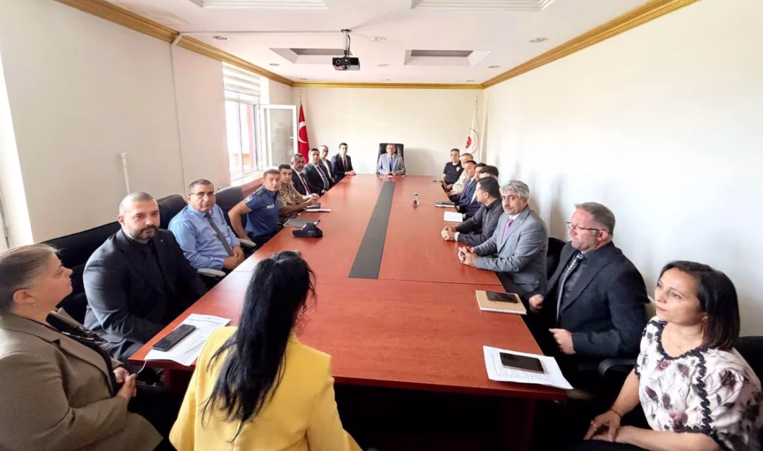 Vali Ziya Polat’tan Digor’a Ziyaret: İlçedeki Çalışmalar Masaya Yatırıldı Vali Ziya Polat, göreve yeni başlayan Digor Kaymakamı Abdulkadir Zengin’e