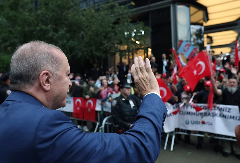 Cumhurbaşkanı Erdoğan BM’de dünyaya seslenecek ANKARA – BHA Cumhurbaşkanı Erdoğan, eşi Emine Erdoğan ile birlikte John