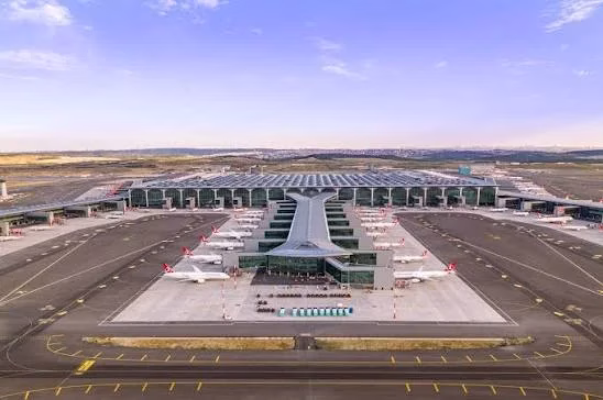 İstanbul Havalimanı Avrupa’da zirvede İSTANBUL – BHA İstanbul Havalimanı, hava trafiğindeki yoğunluğuyla Avrupa’daki liderliğini