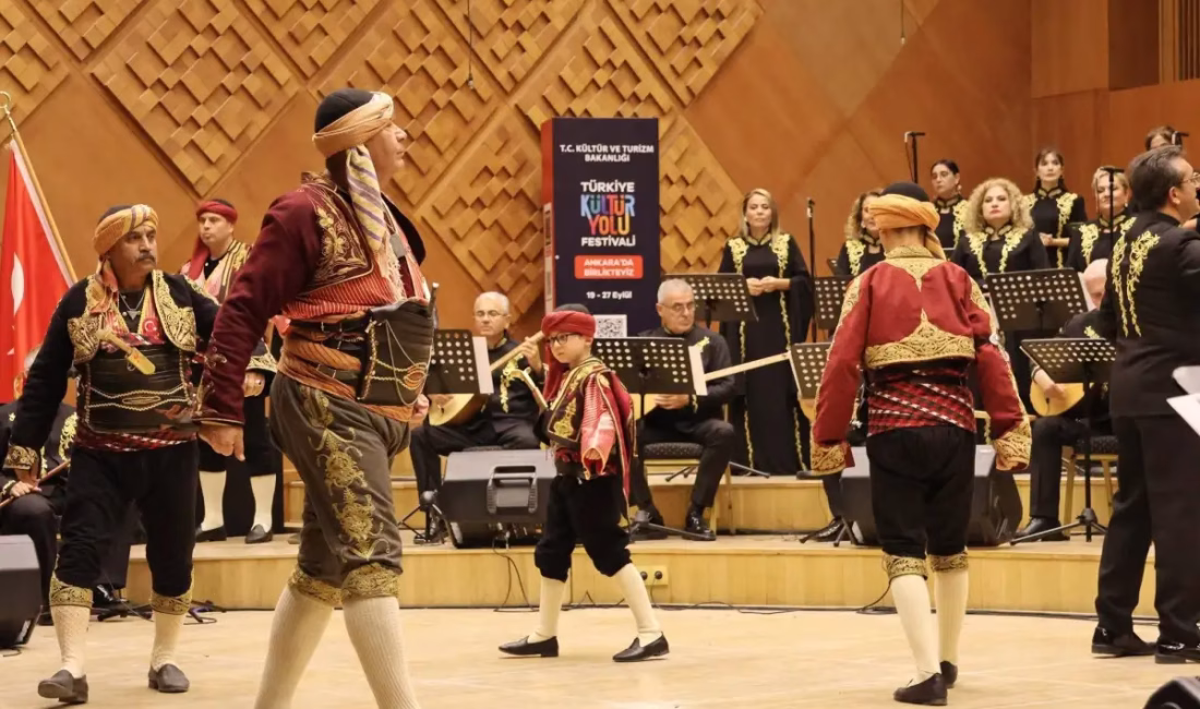 Seymen ve Bacıerenler “Eşik” konserinde sahne aldı Ankara Kulübü Derneği Seymen ve Bacıerenleri, Ankara Devlet Türk Halk