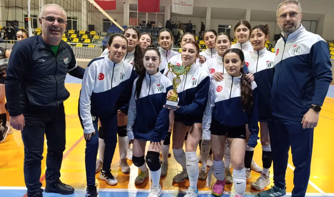 Artvin’de Genç Kızlar Voleybol Şampiyonu Artvinspor Bayram SARAYOĞLU / BHA – ARTVİN Artvin Kulüpler Arası Genç
