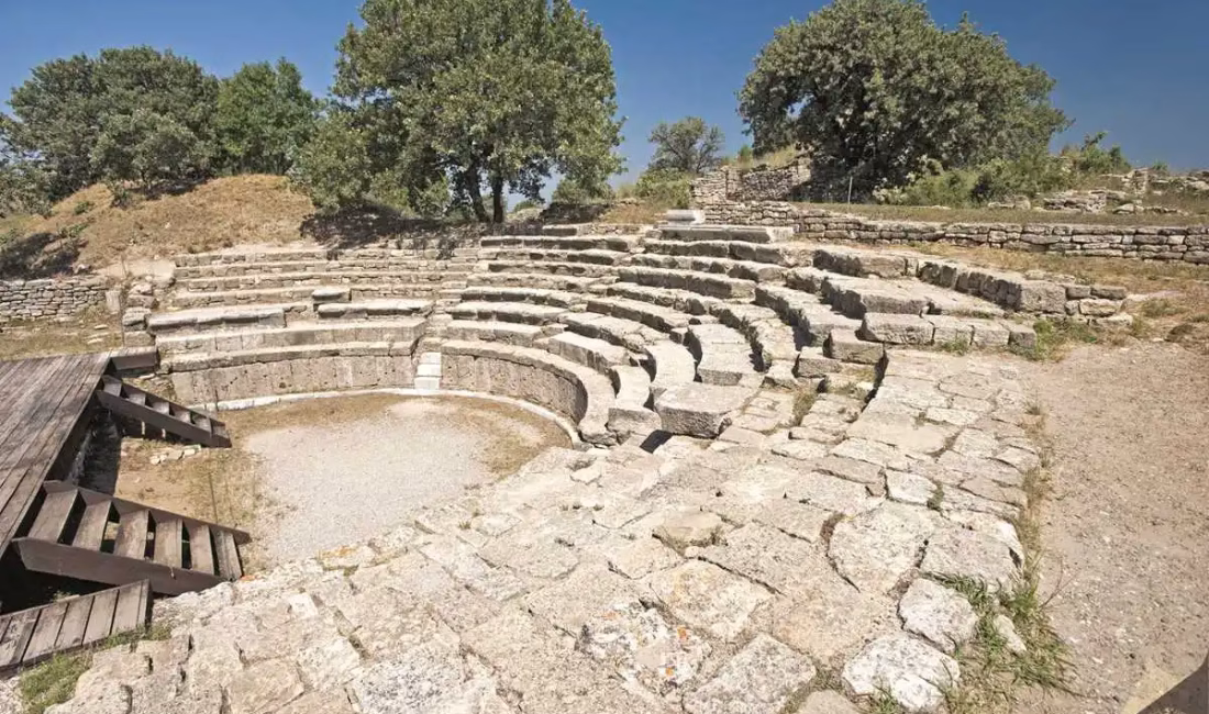 Çanakkale’de yaklaşık 4 bin yıllık geçmişin izlerini taşıyan Troya, üst