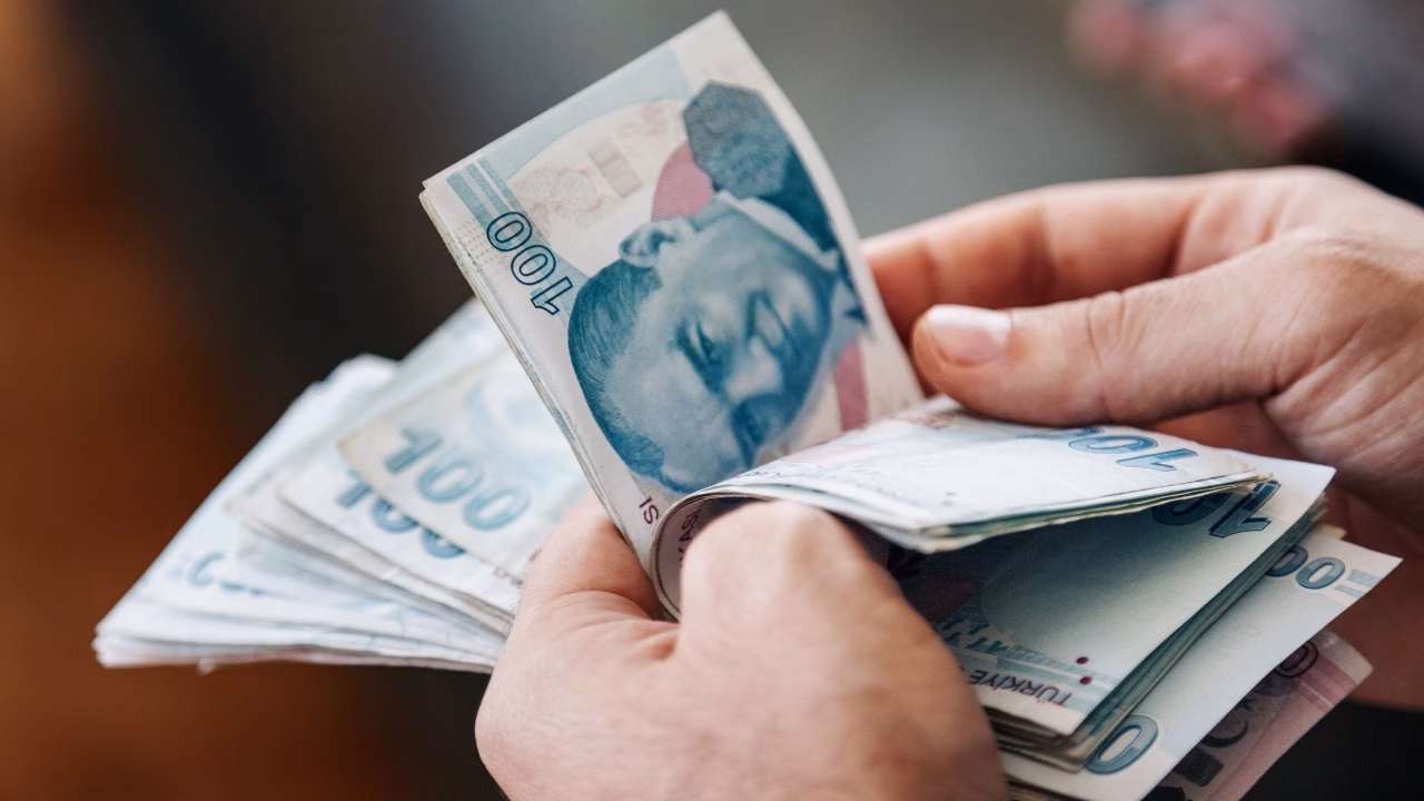 ANKARA-BHA SGK, sosyal medya hesapları üzerinden yaptığı açıklamada, emekli maaşlarındaki
