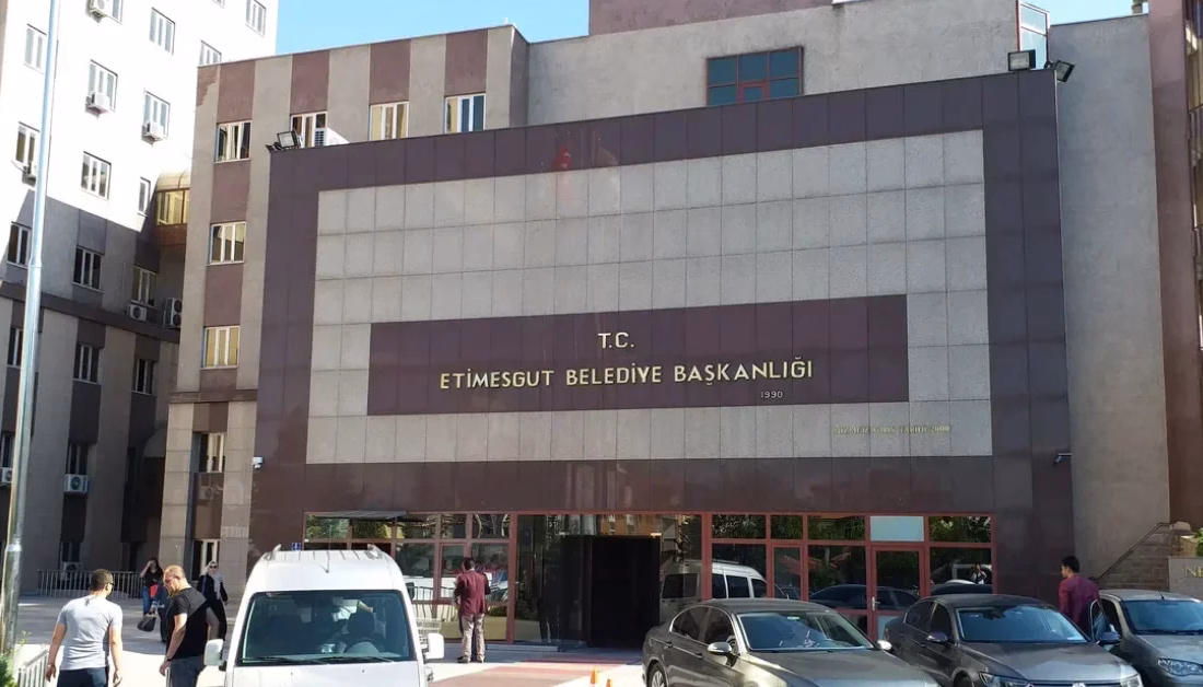 Etimesgut Belediyesi’ne ikinci operasyon: 25 gözaltı ANKARA – BHA Ankara Batı Cumhuriyet Başsavcılığı tarafından Etimesgut Belediyesine