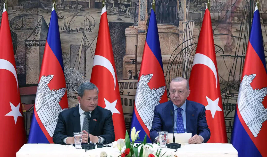 Kamboçya ile ilişkilerimiz hızla gelişiyor İSTANBUL – BHA Cumhurbaşkanı Recep Tayyip Erdoğan ile Kamboçya Başbakanı Hun